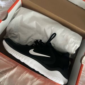 Black Nike Women’s Free Runs Size 11